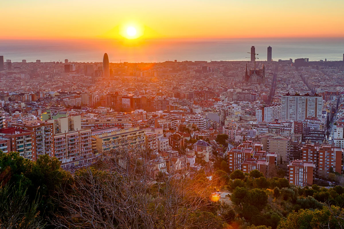 Mejores terrazas para ver el atardecer en Barcelona, dónde cae el sol y qué mirador lo aprovecha mejor