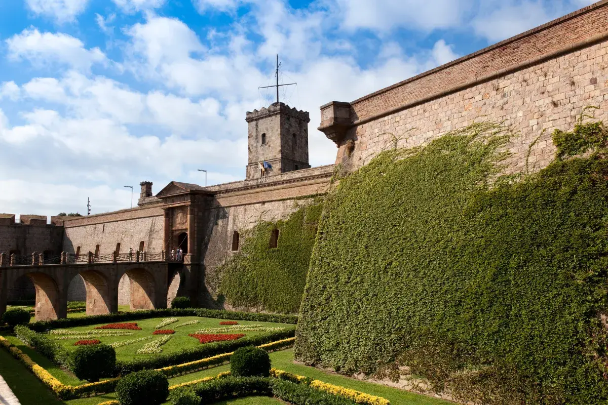 El castillo de Montjuïc, historia real y cómo organizarlo con el resto del día