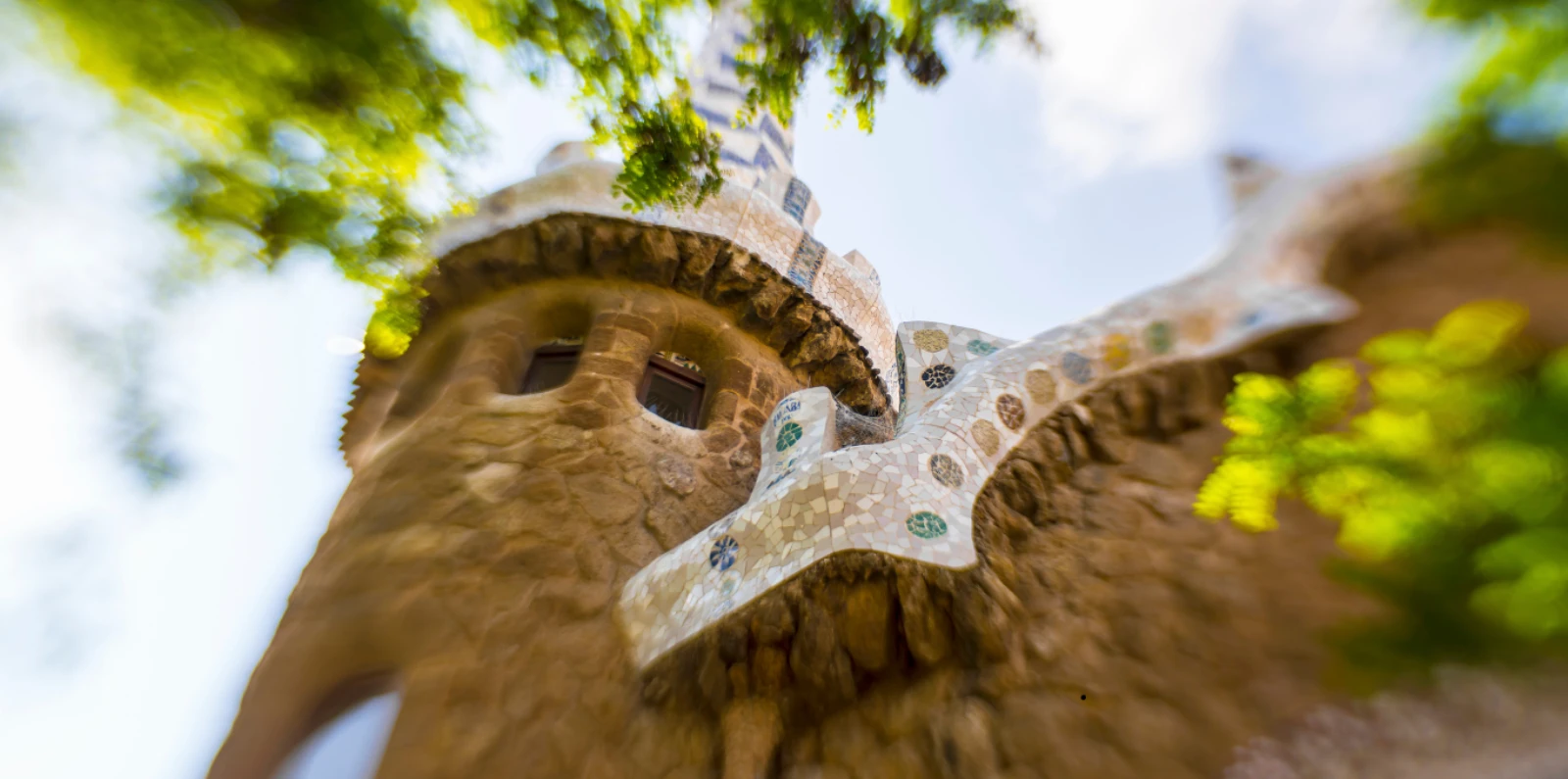 Colònia Güell, la cripta donde Gaudí ideó la Sagrada Família