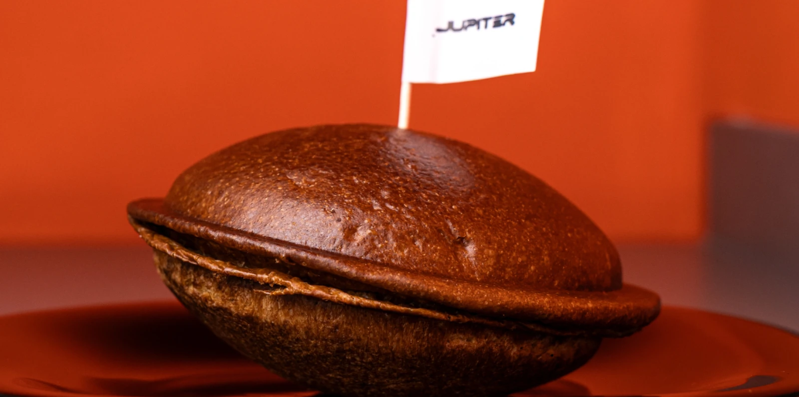 Cosmo Burger, Barcelona's UFO Burger Spot