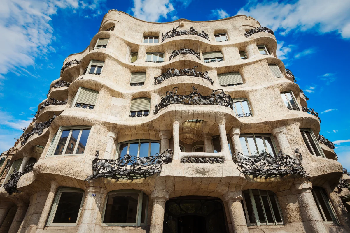 La Pedrera por dentro, arquitectura y símbolos