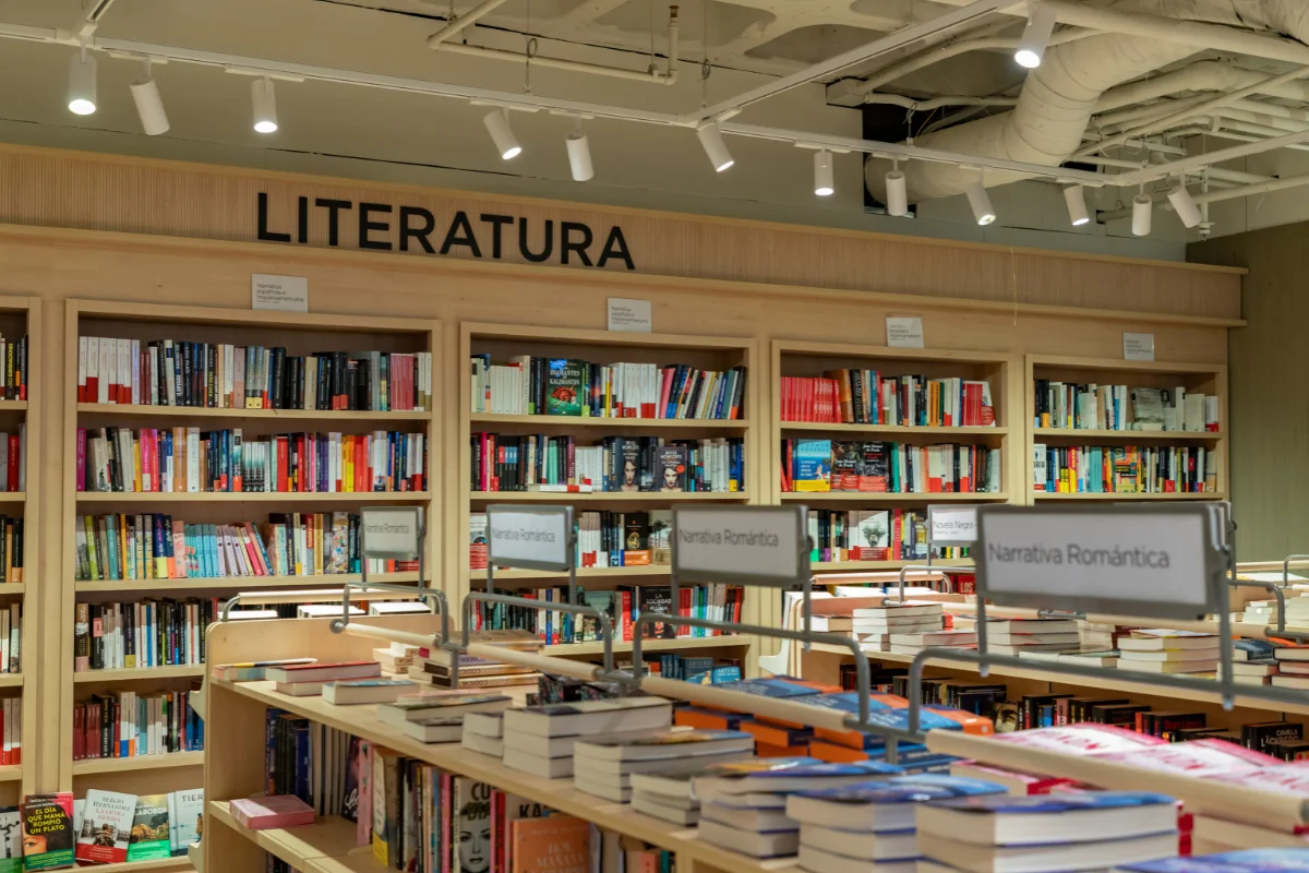 Librerías con encanto en Barcelona, de la capilla del siglo XVIII al piano libre para tocar