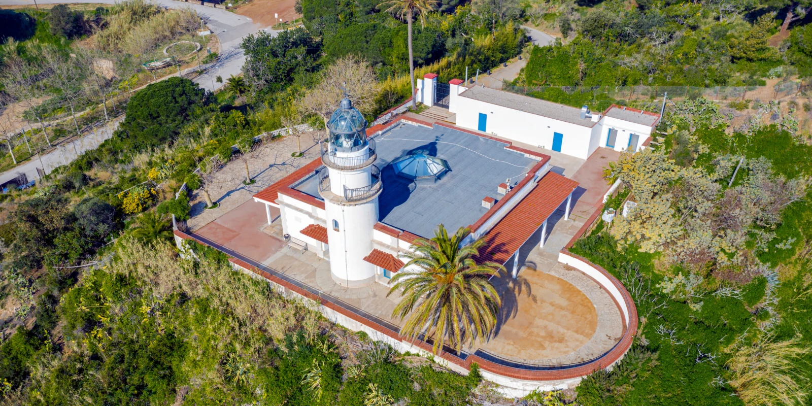 Qué ver en Calella, el faro y las torres del telégrafo