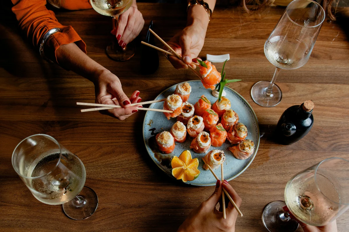Dónde comer sushi en Barcelona, de la estrella Michelin a la barra de siete plazas