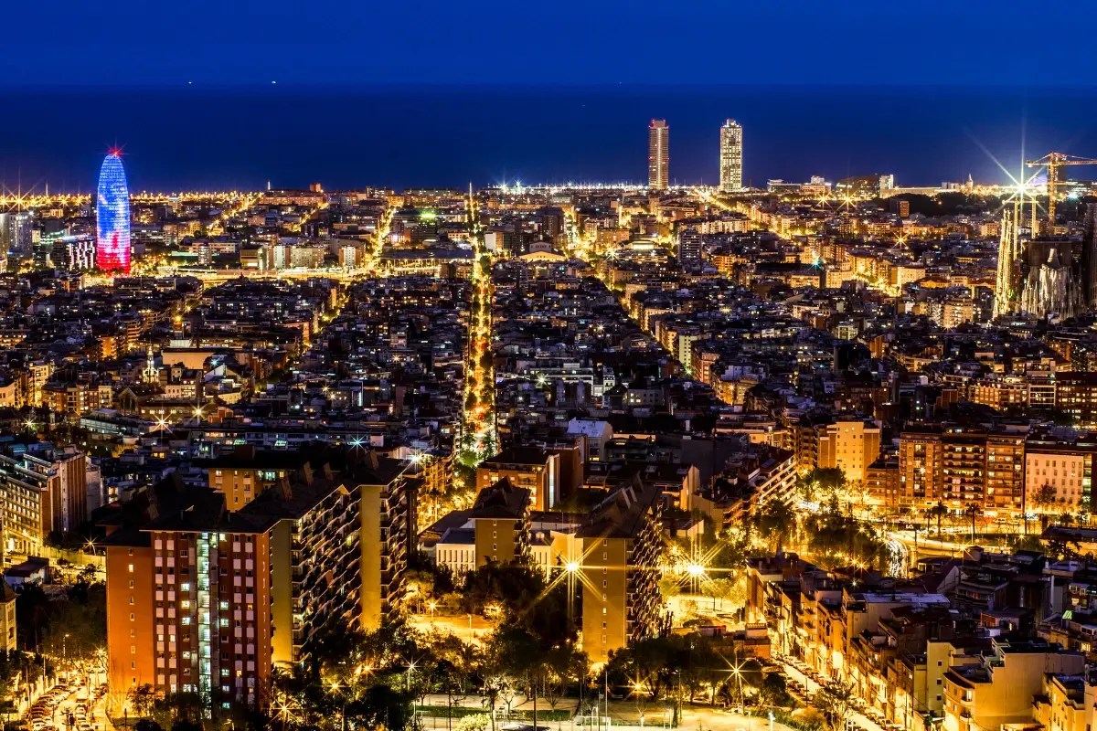 Terrazas con vistas de noche en Barcelona
